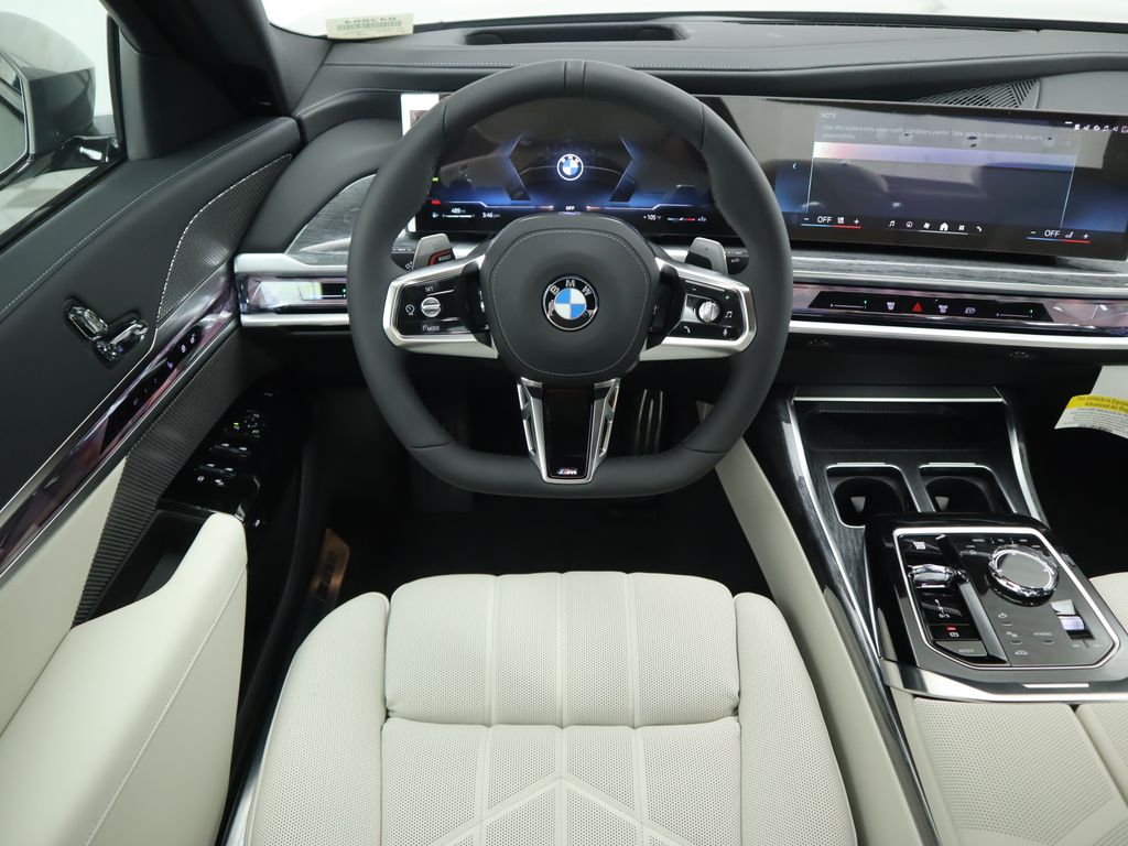 Thumbnail: 2025 BMW 7 Series - 10