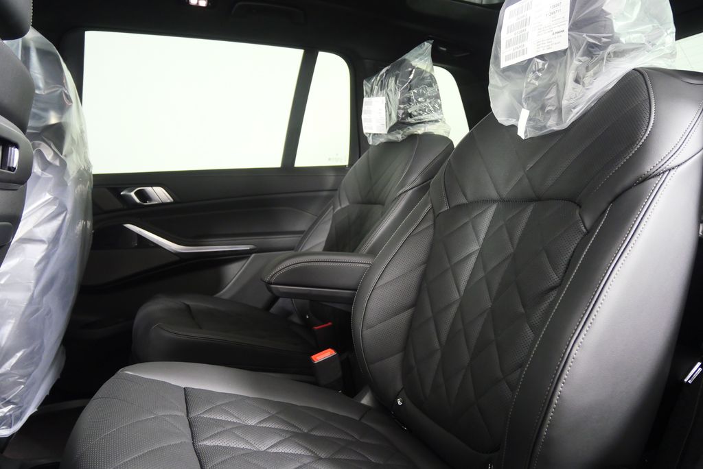 Thumbnail: 2026 BMW X7 - 16