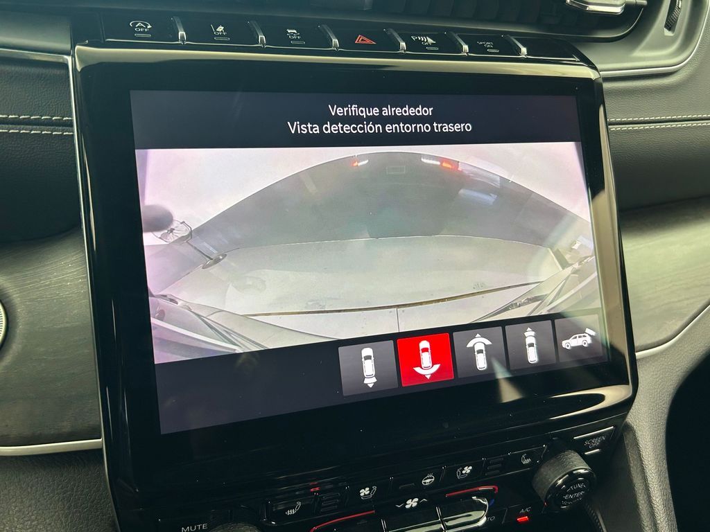 Used 2024 Diamond Black Crystal Pearlcoat Jeep Limited image 19