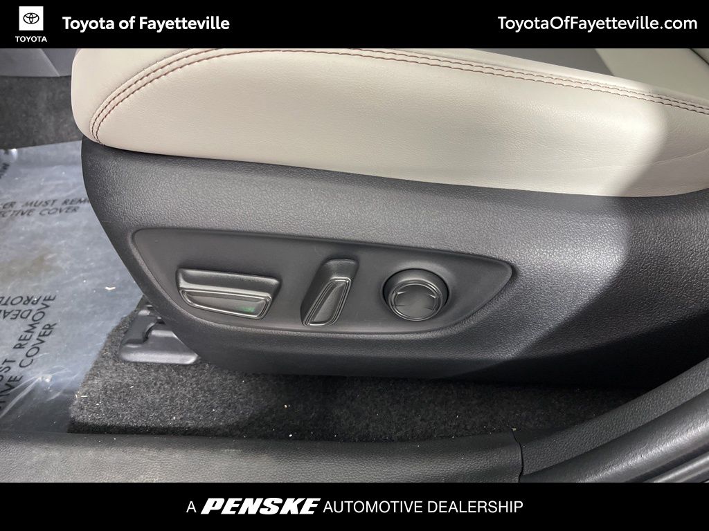 Thumbnail: 2025 Toyota RAV4 - 24