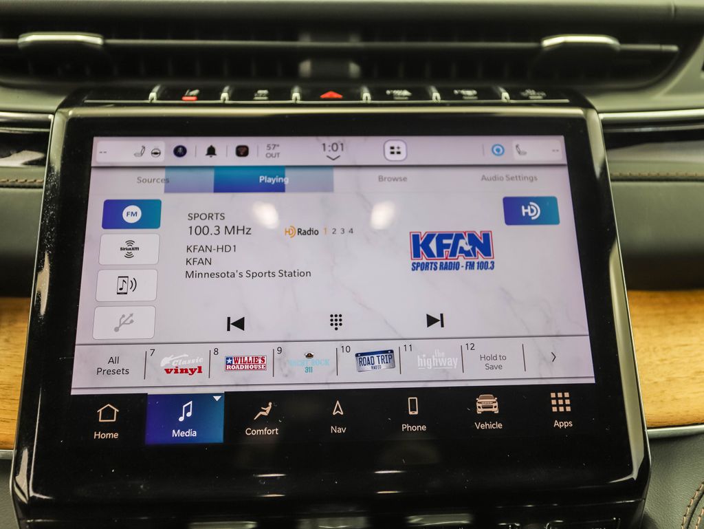 Thumbnail: 2023 Jeep Grand Cherokee L - 17