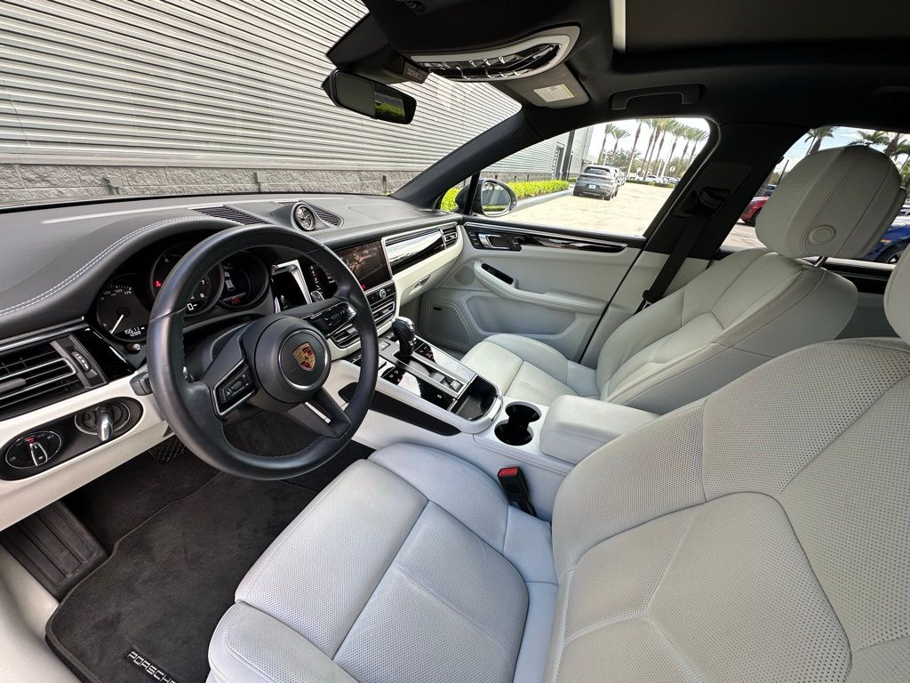 Thumbnail: 2022 Porsche Macan - 4
