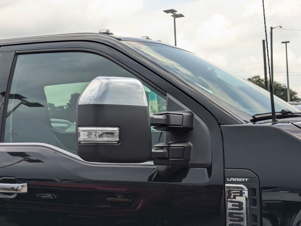 2026 Ford F-350 Super Duty LARIAT