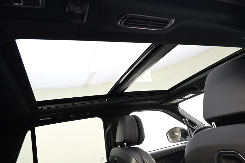 New 2025 White Lincoln Reserve image 17