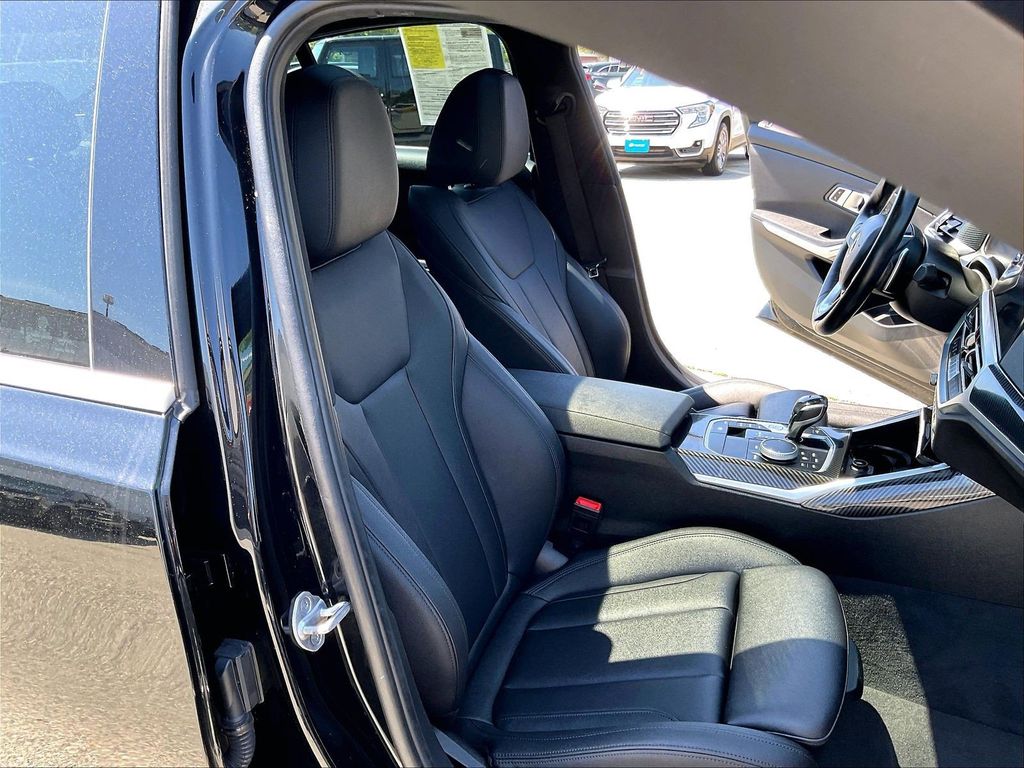 2021 BMW 3 Series — photo 11