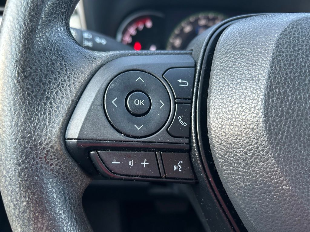 2023 Toyota RAV4 XLE 20