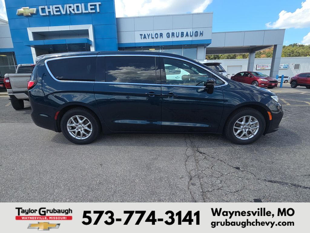 Fathom Blue Pearlcoat 2025 Chrysler Pacifica Minivan Front-Wheel Drive 9-Speed Automatic