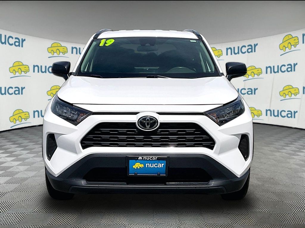 2019 Toyota RAV4 — photo 2
