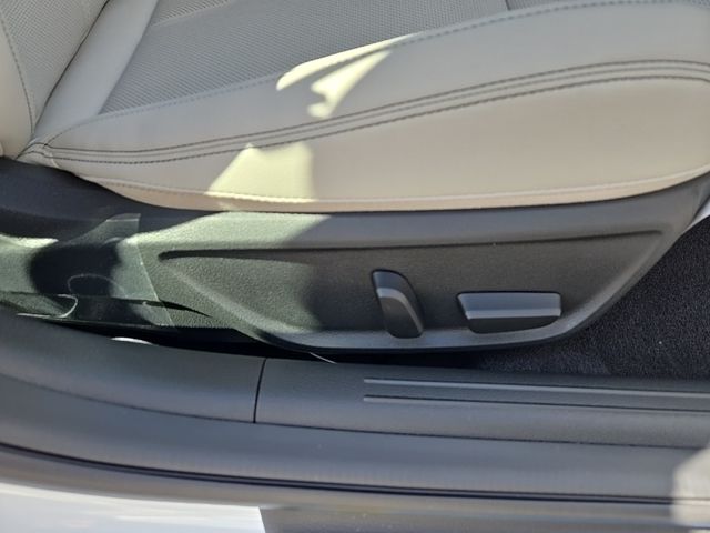 2025 Genesis G70  22