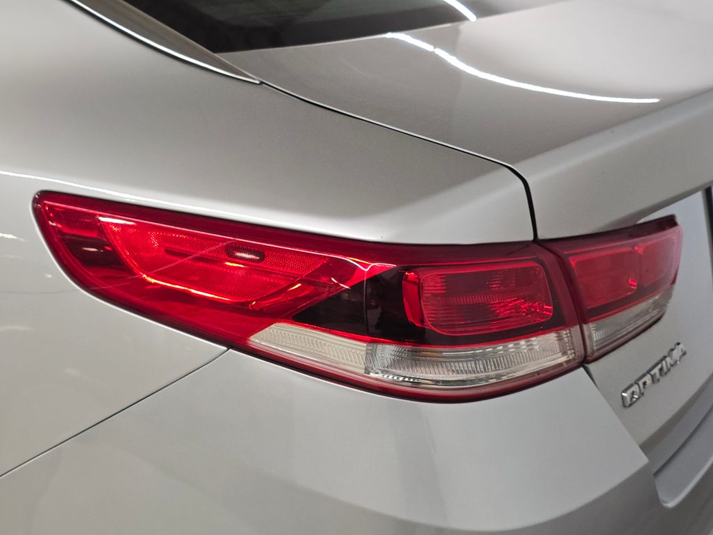 2017 Kia Optima LX photo 12