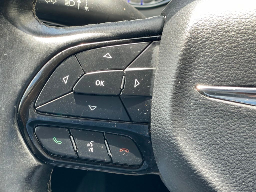 Thumbnail: 2018 Chrysler Pacifica - 15