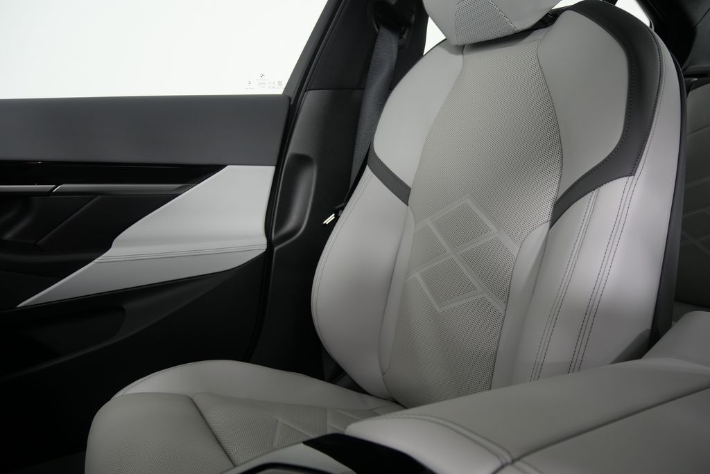 2025 BMW 5 Series 530i 23