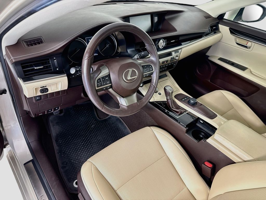 Thumbnail: 2017 Lexus ES - 9