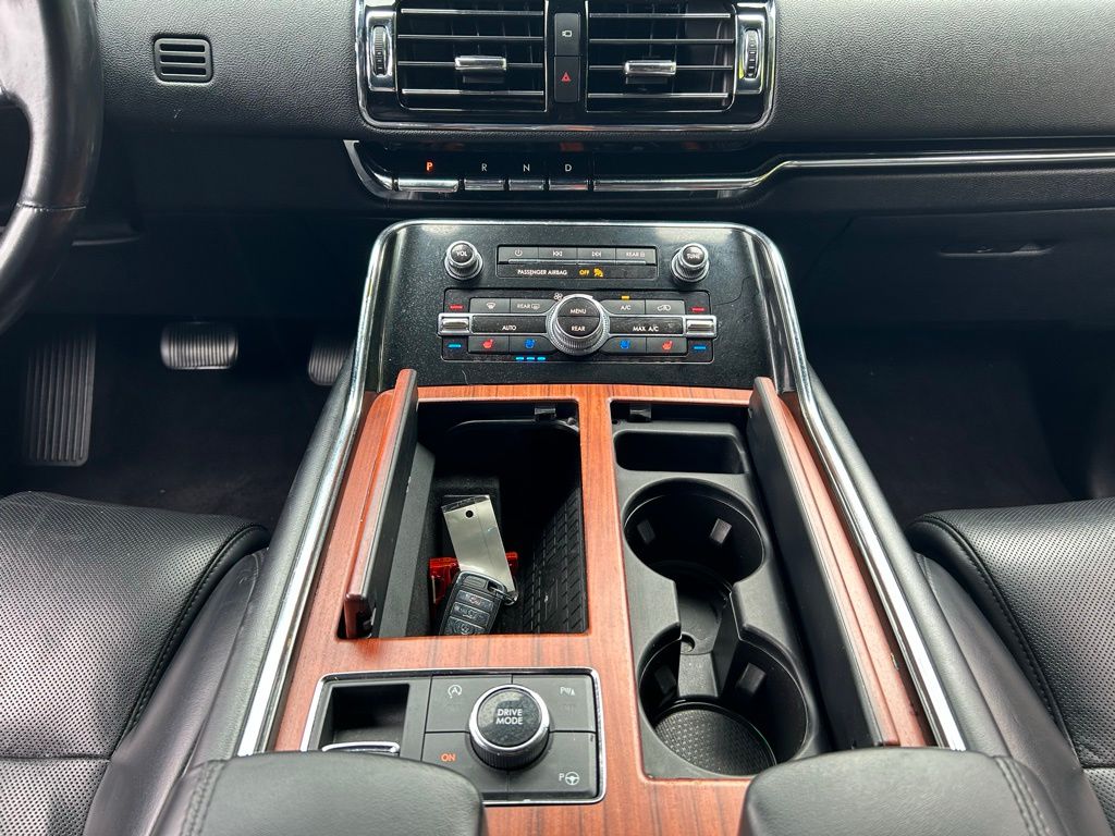 Thumbnail: 2020 Lincoln Navigator - 17
