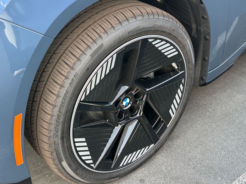 Thumbnail: 2027 BMW iX - 3