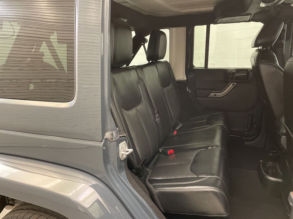 Used 2018 Black Jeep Unlimited Sahara image 27
