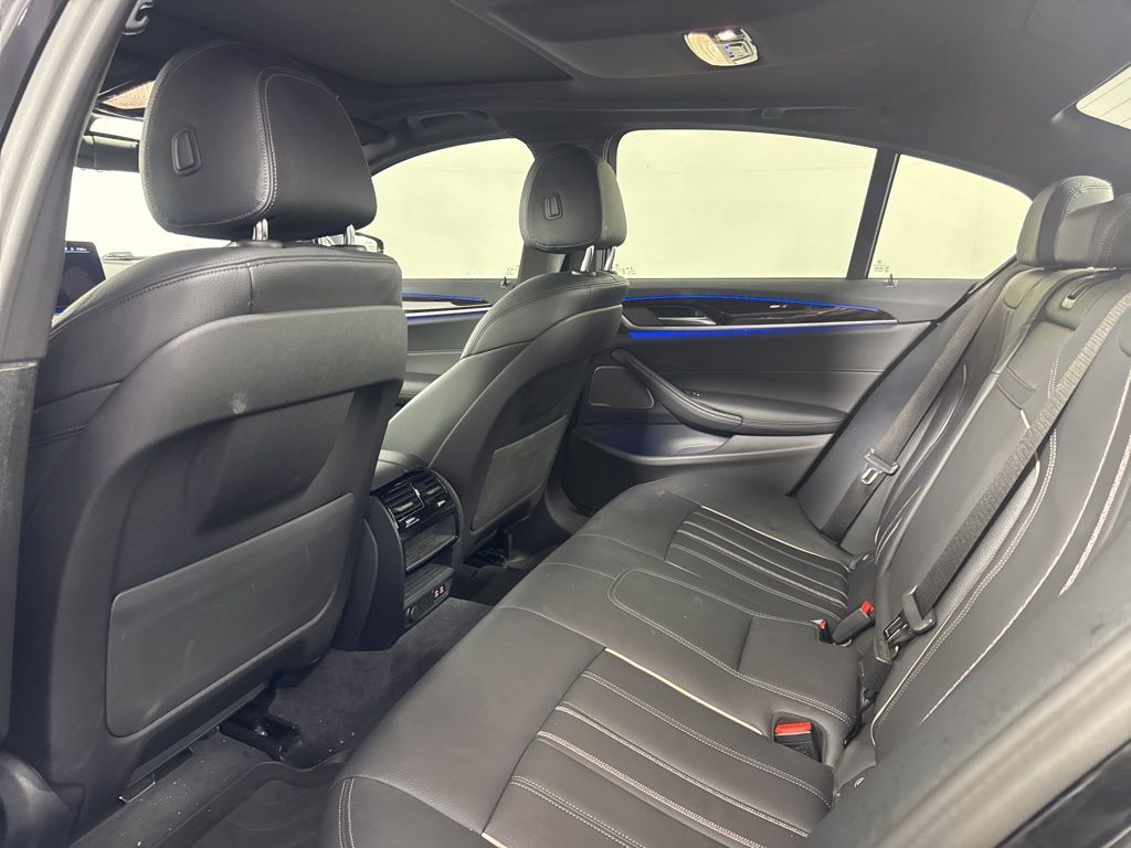 Thumbnail: 2023 BMW 5 Series - 10