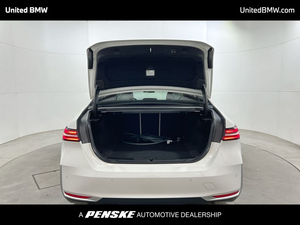 Thumbnail: 2024 BMW i5 - 22