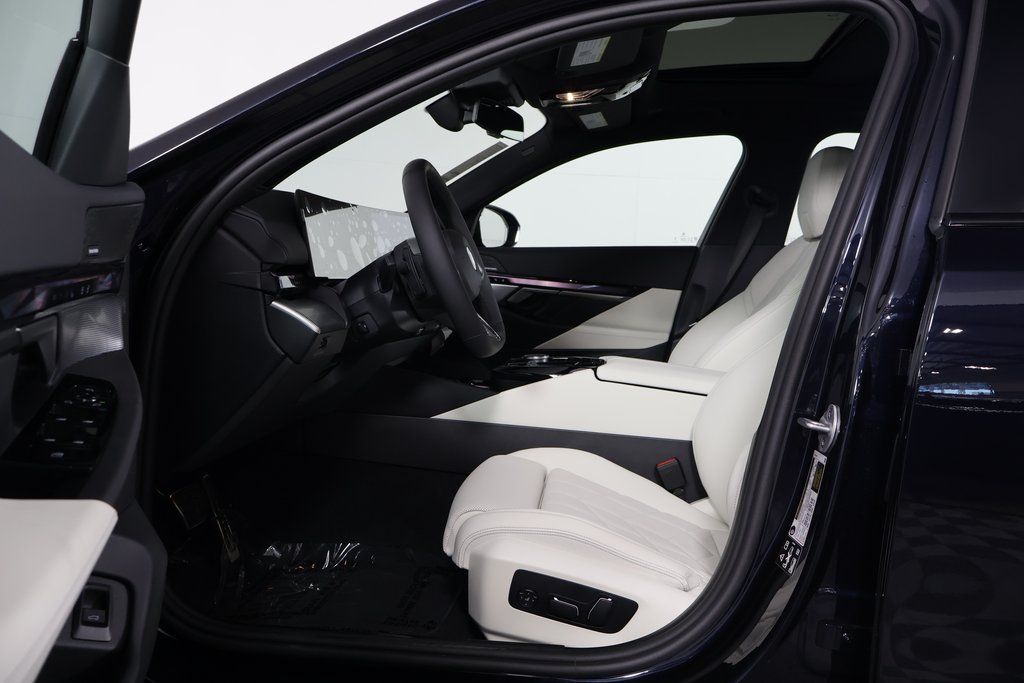 Thumbnail: 2026 BMW 5 Series - 5