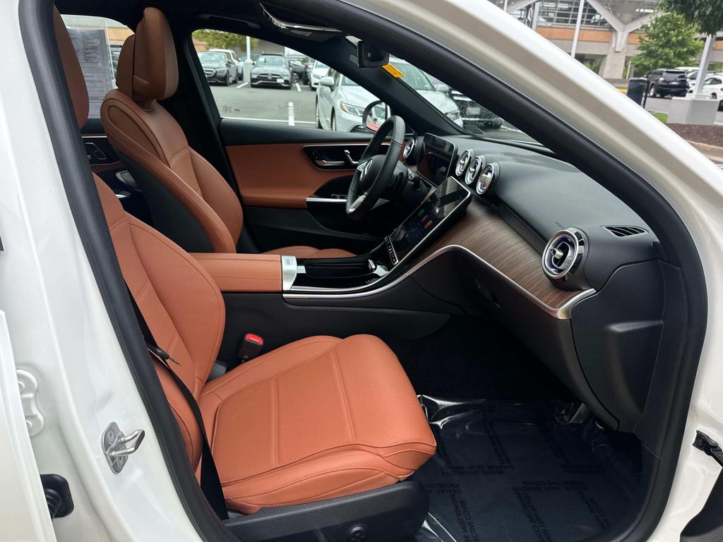 Thumbnail: 2025 Mercedes-Benz C-Class - 18