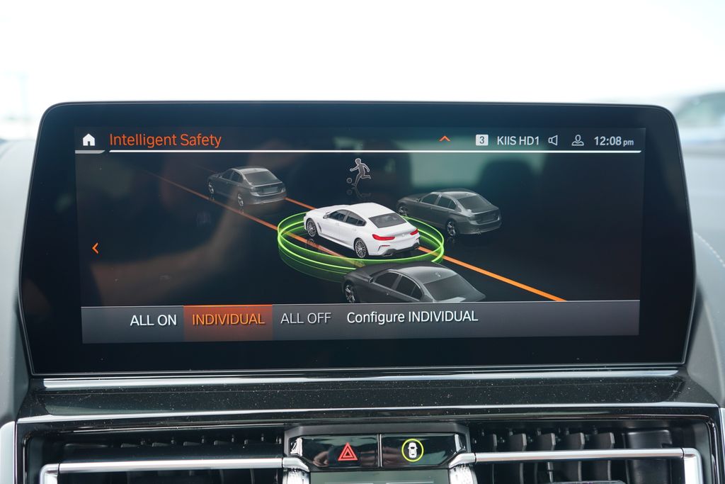 Thumbnail: 2026 BMW 8 Series - 18