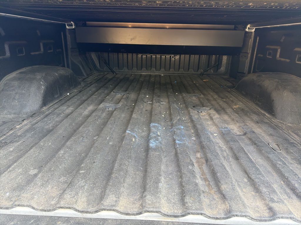 Used 2024 White GMC AT4 image 9