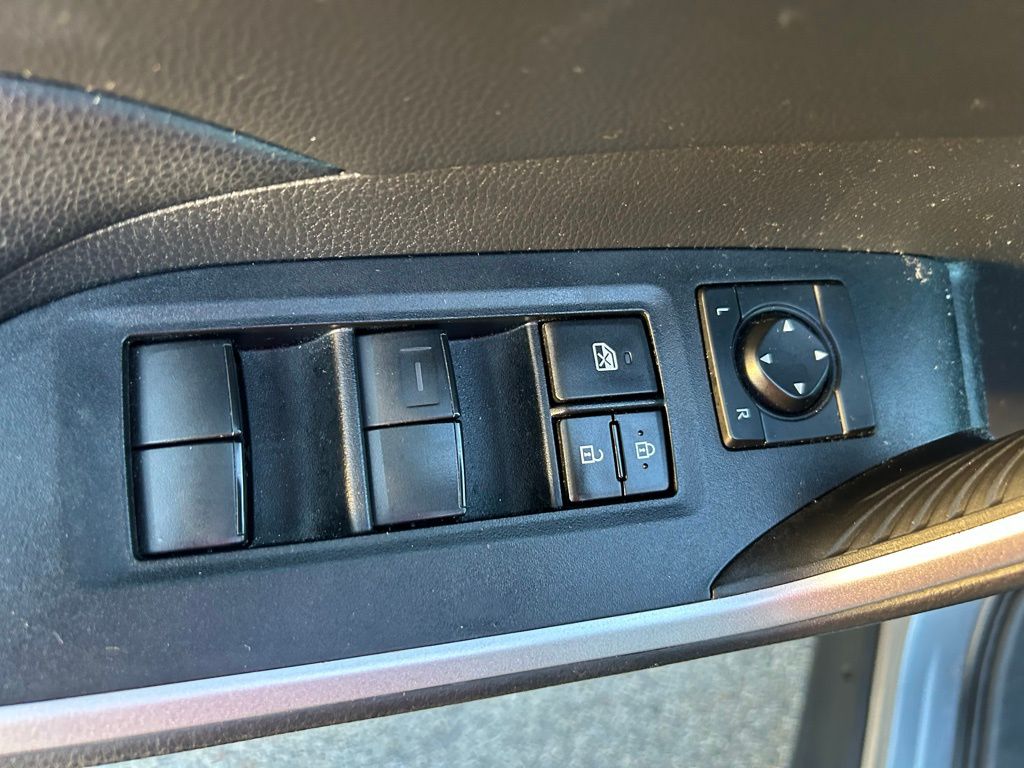 Thumbnail: 2021 Toyota RAV4 - 15