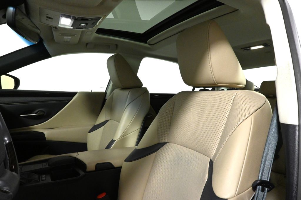 2020 Lexus ES Hybrid 300h 16