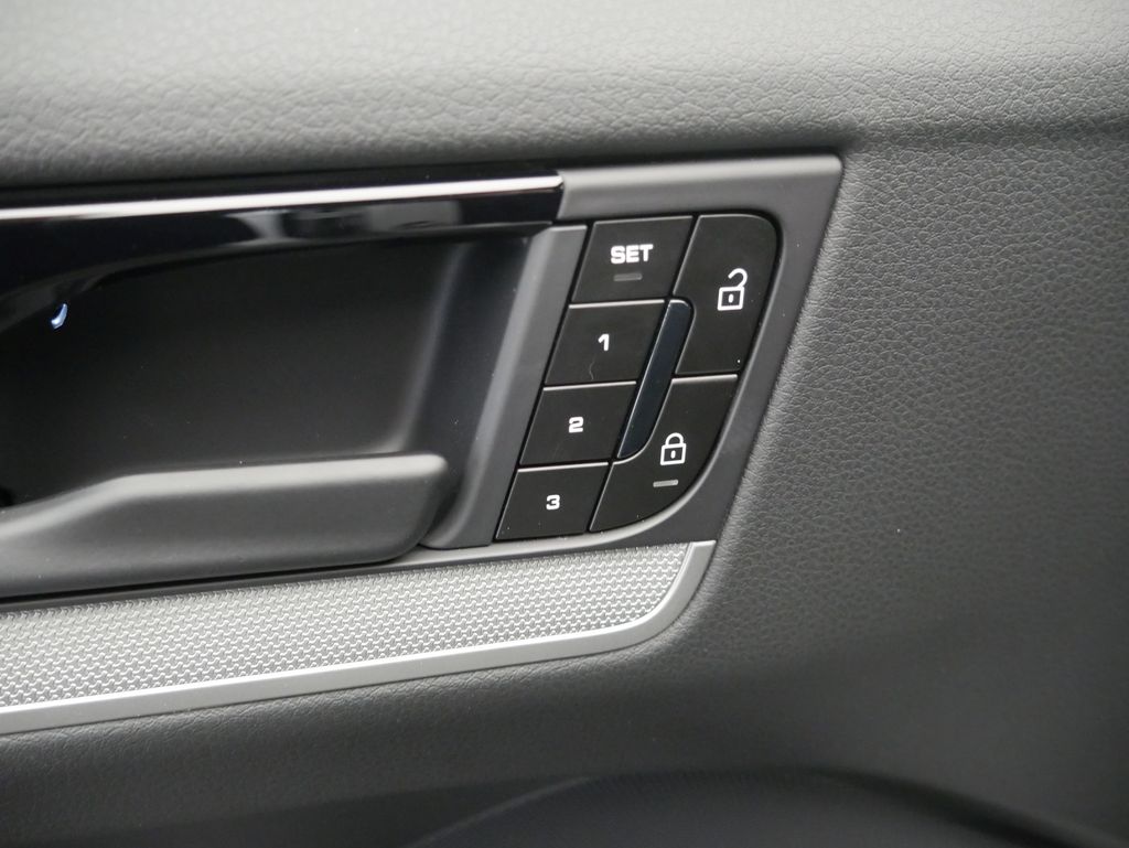 Thumbnail: 2026 Porsche Cayenne - 18