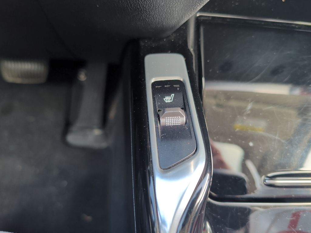 Used 2022 White Kia SX image 14
