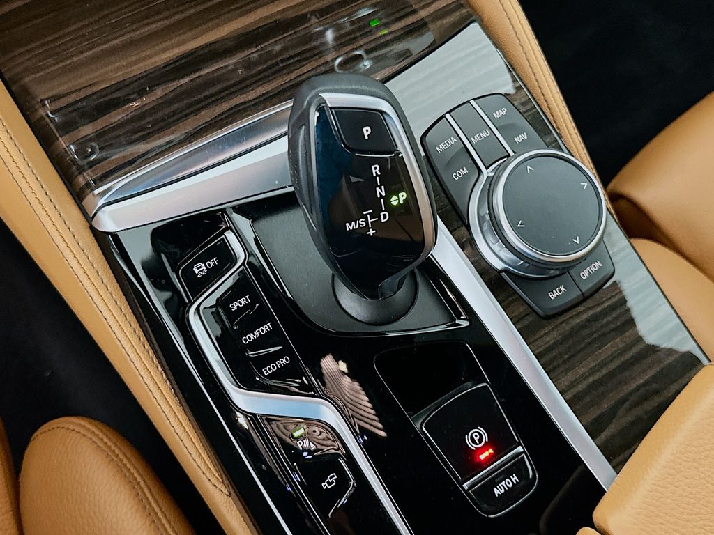 Thumbnail: 2021 BMW 5 Series - 17