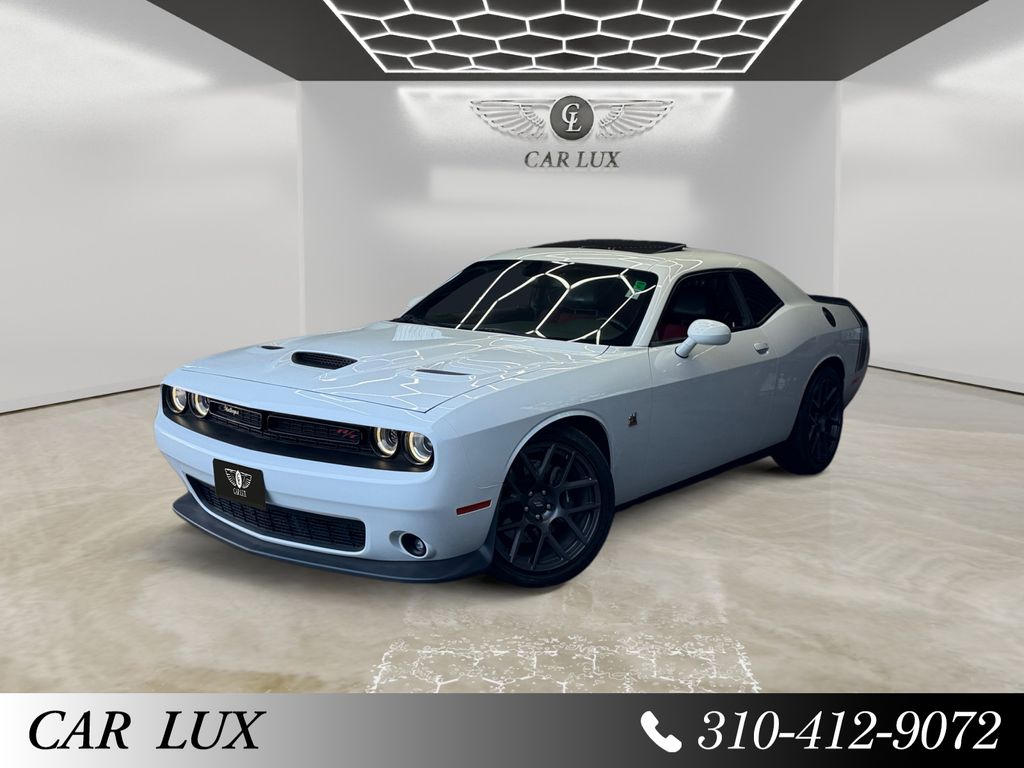 White Knuckle Clearcoat 2019 Dodge Challenger R/T Scat Pack RWD Coupe Rear-Wheel Drive 8-Speed Automatic