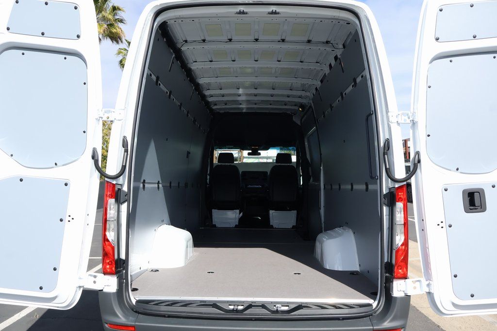 2025 Mercedes-Benz Sprinter 3500 8