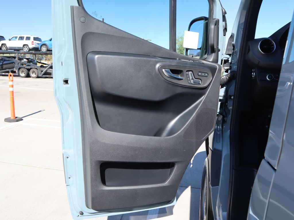 Thumbnail: 2025 Mercedes-Benz Sprinter - 24