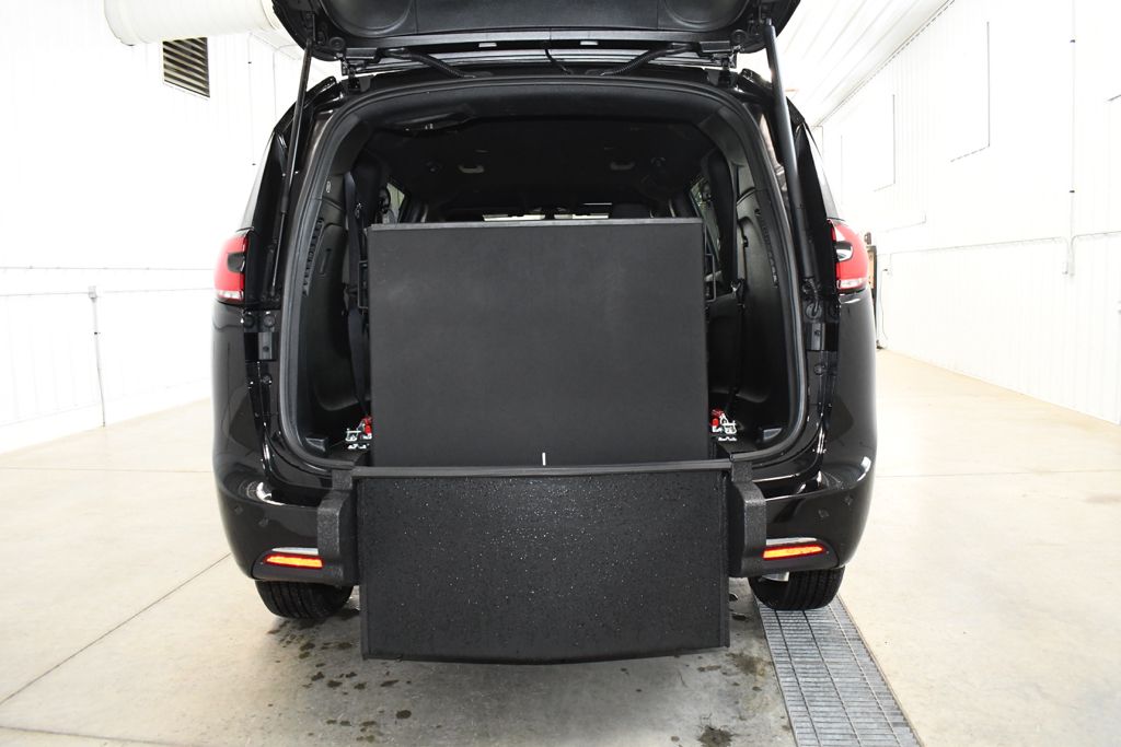 Used 2026 Black Chrysler Select image 8