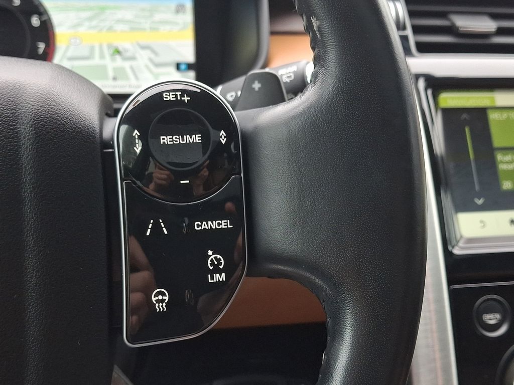 Thumbnail: 2019 Land Rover Discovery - 23