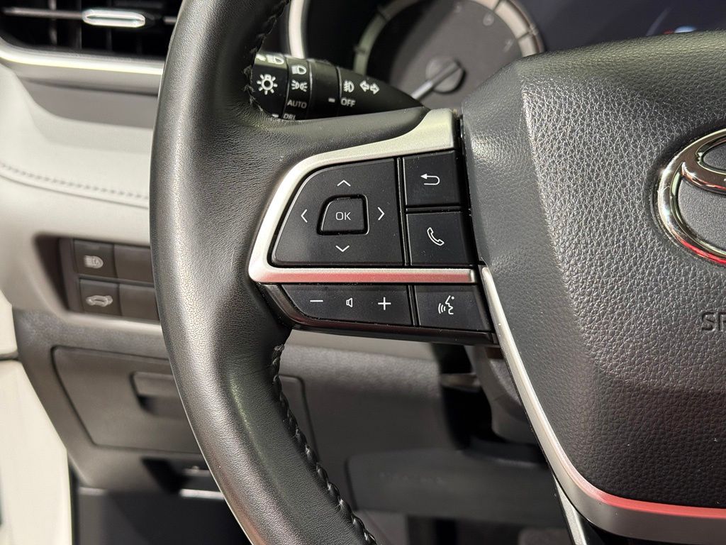 Thumbnail: 2023 Toyota Highlander - 26