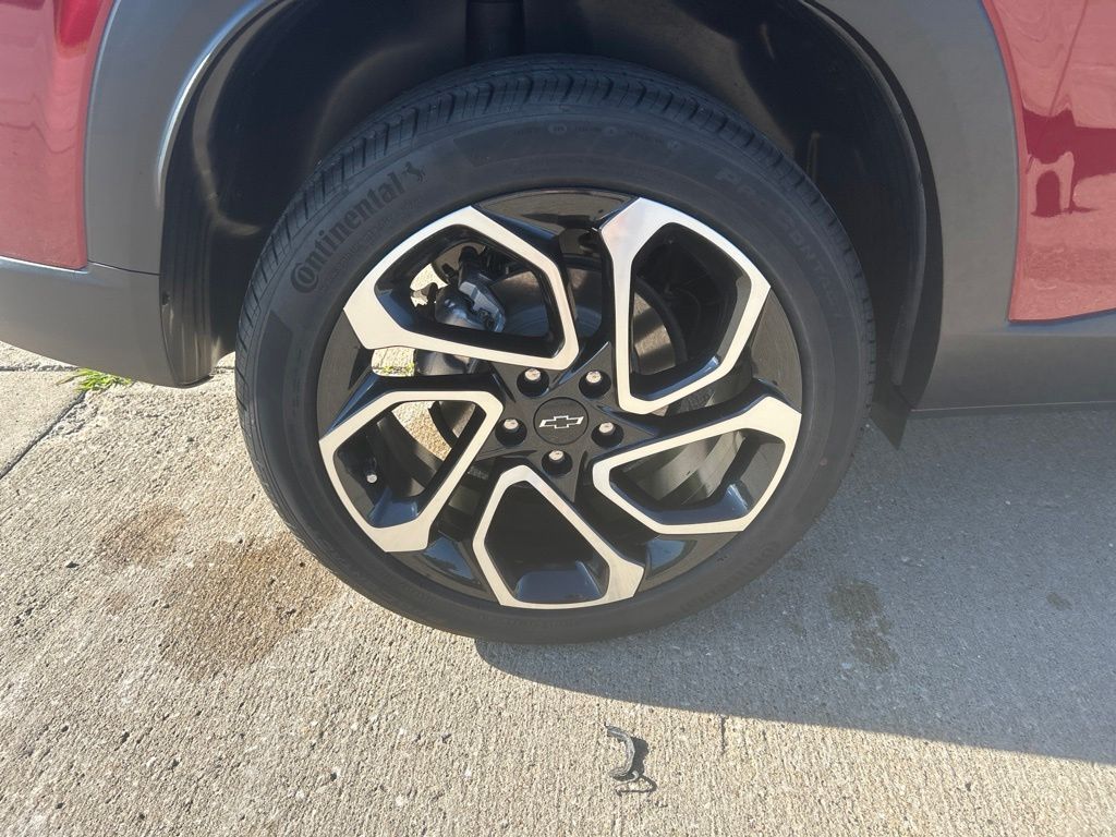 Used 2025 Chevrolet Trax SUV