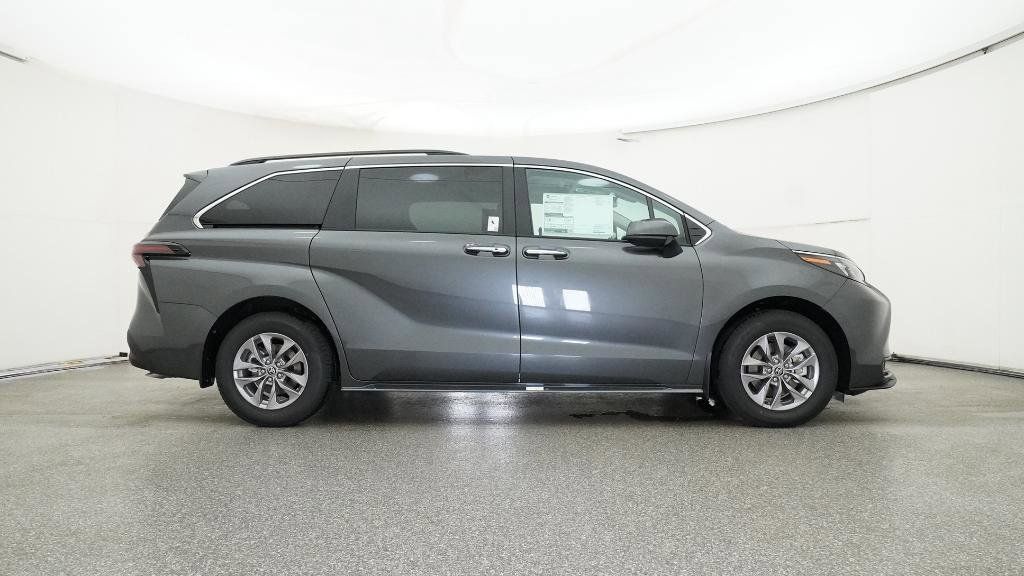 Thumbnail: 2025 Toyota Sienna - 12