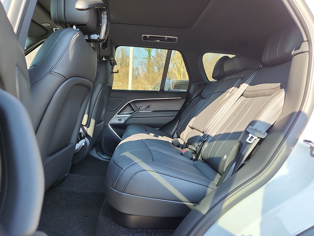 Thumbnail: 2026 Land Rover Range Rover - 5