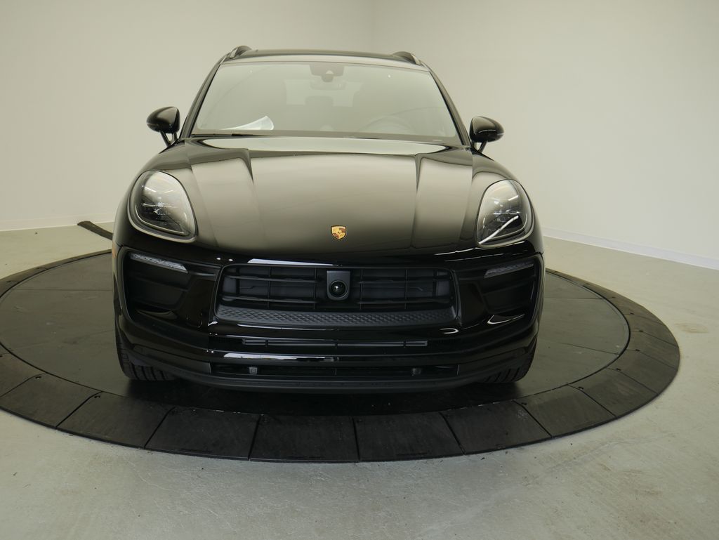 Thumbnail: 2026 Porsche Macan - 10