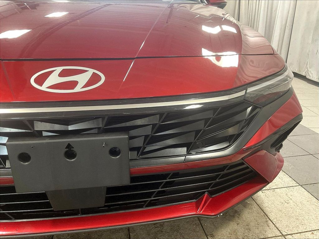 2025 Hyundai Elantra — photo 32