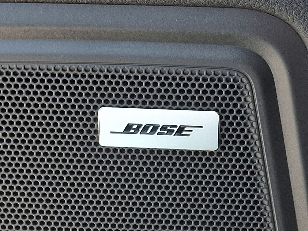 Thumbnail: 2026 Porsche Macan - 26