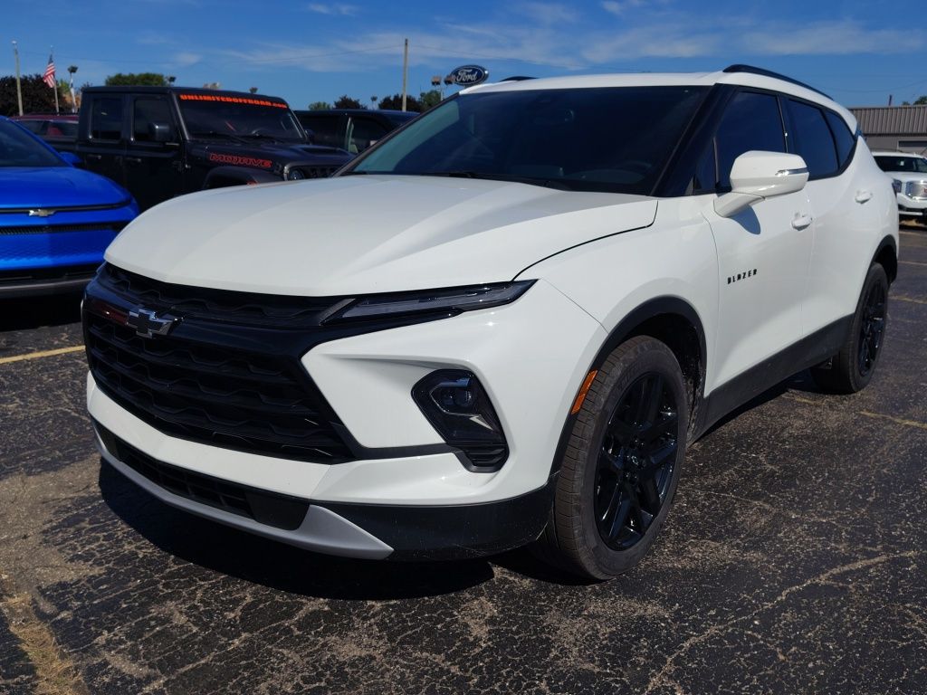 Summit White 2025 Chevrolet Blazer SUV / Crossover All-Wheel Drive 9-Speed Automatic Overdrive