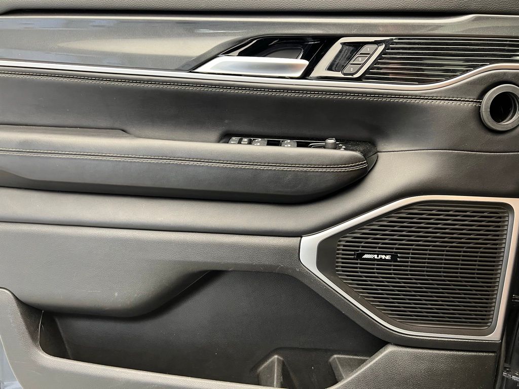 Thumbnail: 2023 Jeep Wagoneer - 21