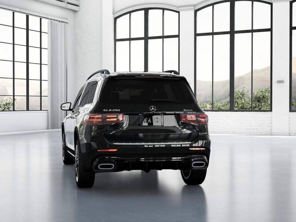 2025 Mercedes-Benz GLB 250 26