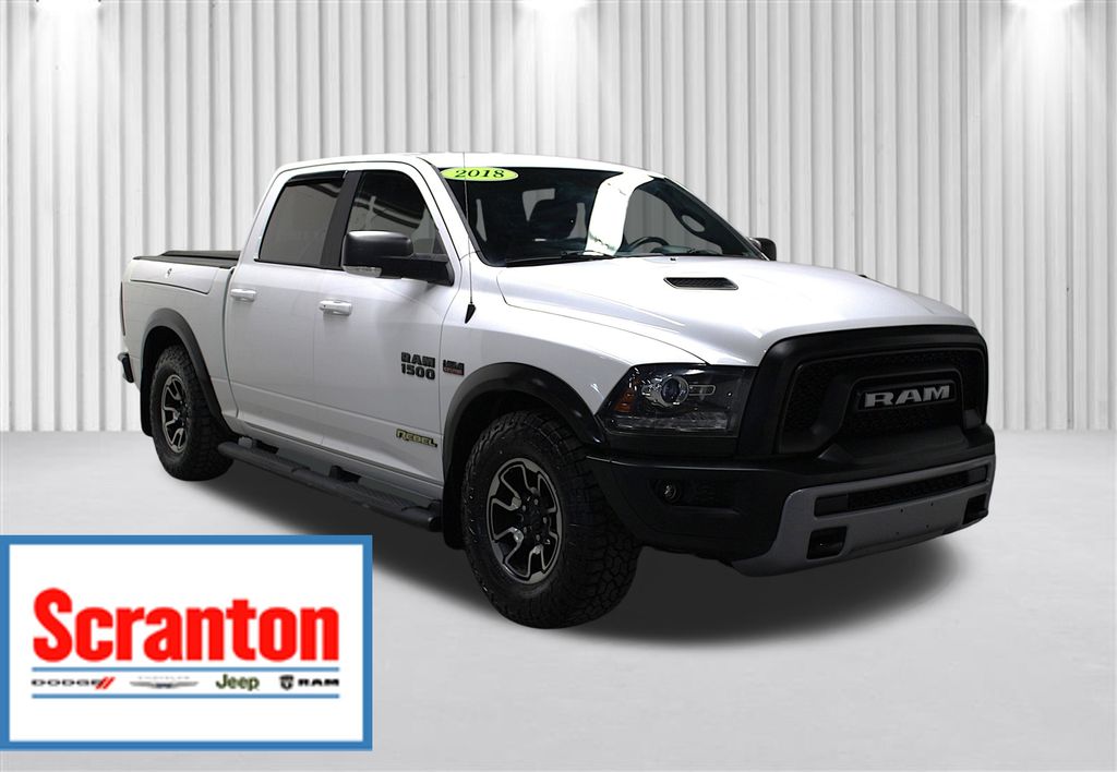 Bright White Clearcoat 2018 RAM 1500 Pickup Truck Four-Wheel Drive 8-Speed Automatic