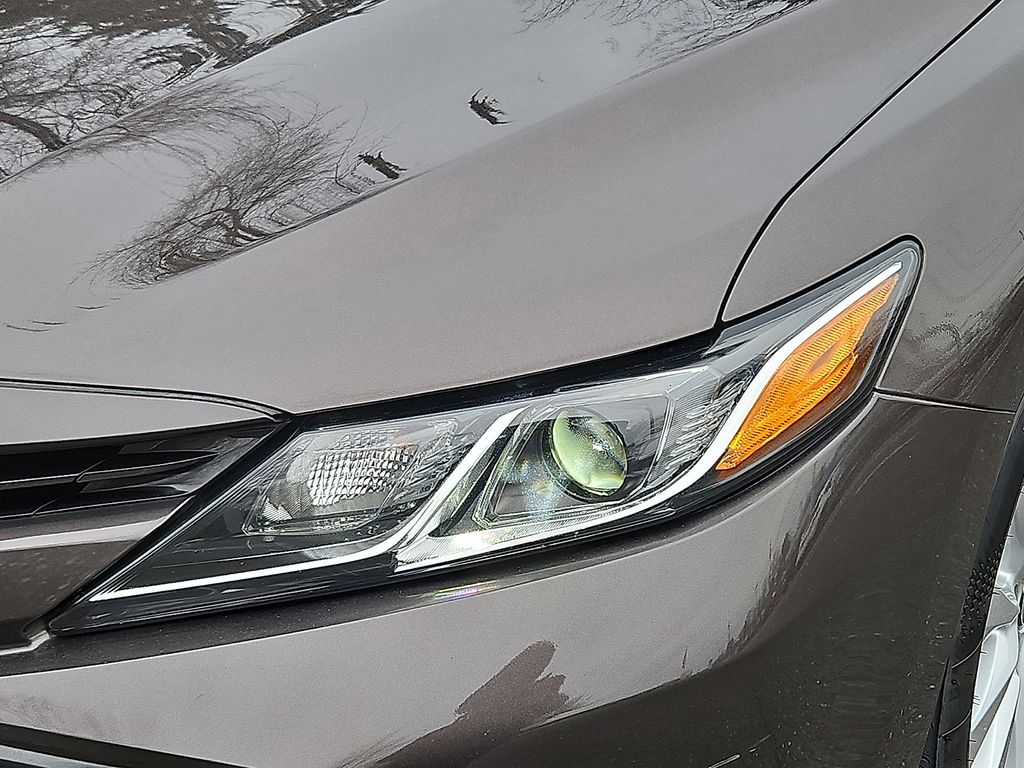 Thumbnail: 2018 Toyota Camry - 10