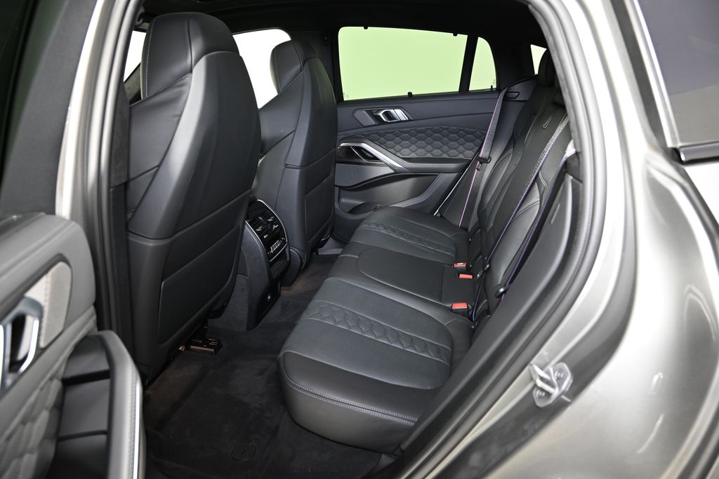 Thumbnail: 2022 BMW X6 - 25