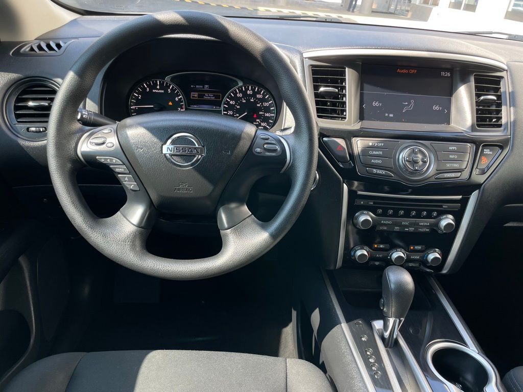 Thumbnail: 2017 Nissan Pathfinder - 11